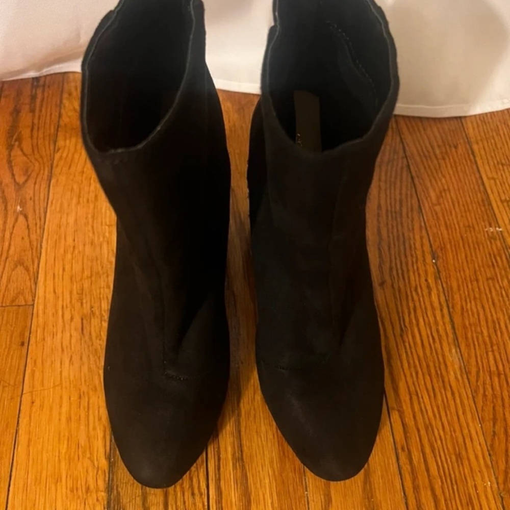 Shoe Dazzle Sleek Black Ankle Boots
